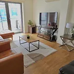 Spacious 3-Bed 3-Bath Luxury Apartment With Balcony Hyde Park