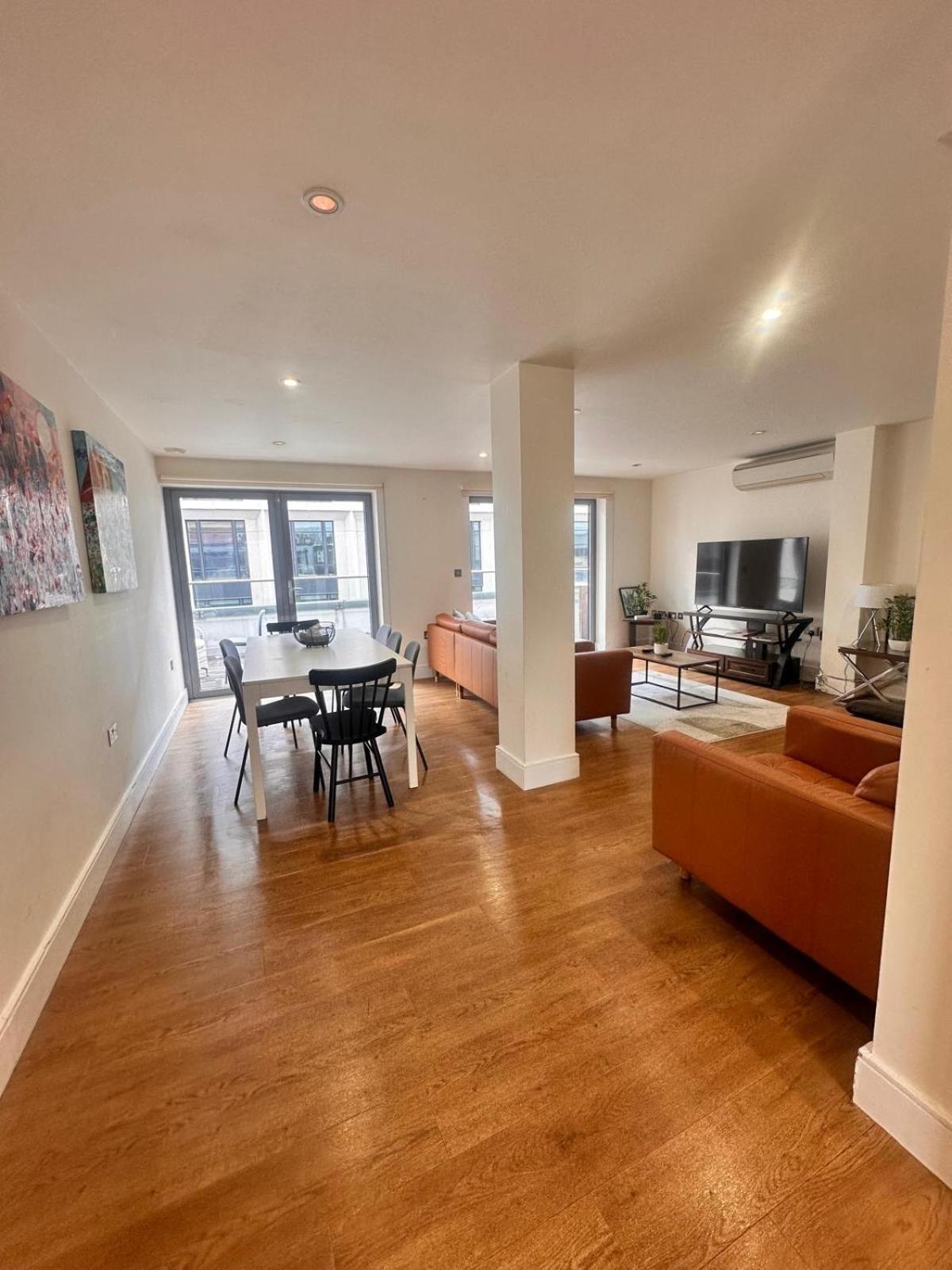 Apartment Spacious 3-bed 3-bath Luxury With Balcony Hyde Park